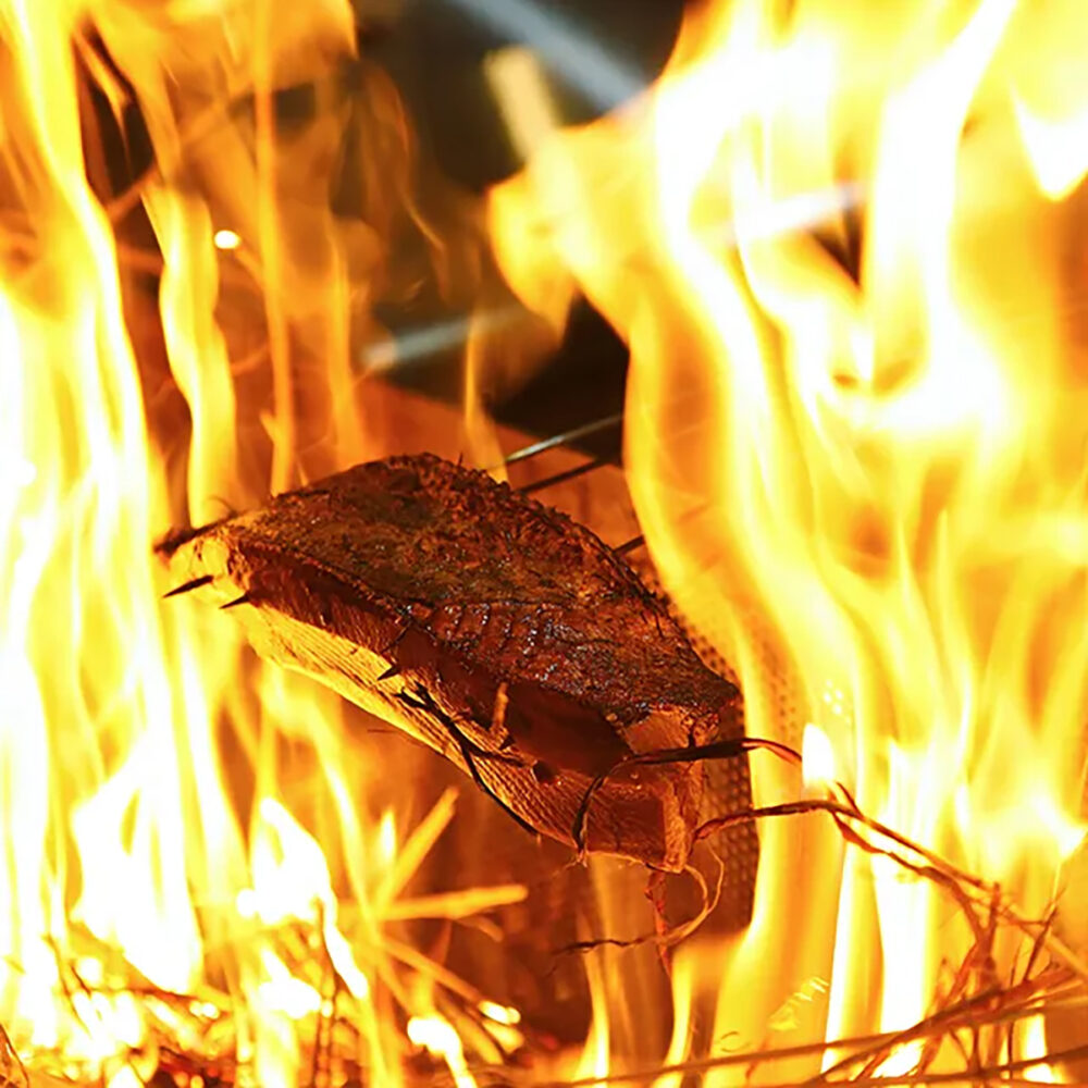 ひろめ市場のわら焼きカツオのタタキ