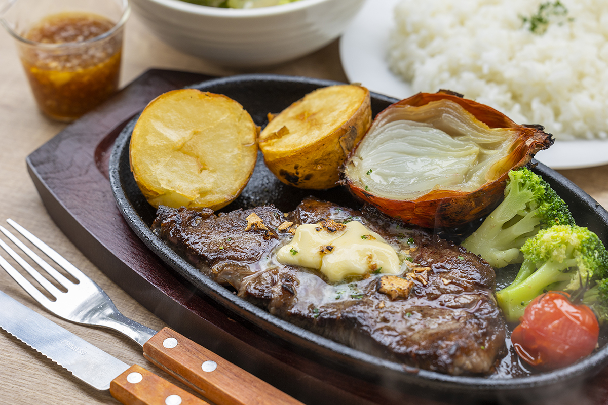 道の駅くるくる なるとにあるホレタテキッチンの阿波黒牛の鉄板ステーキ