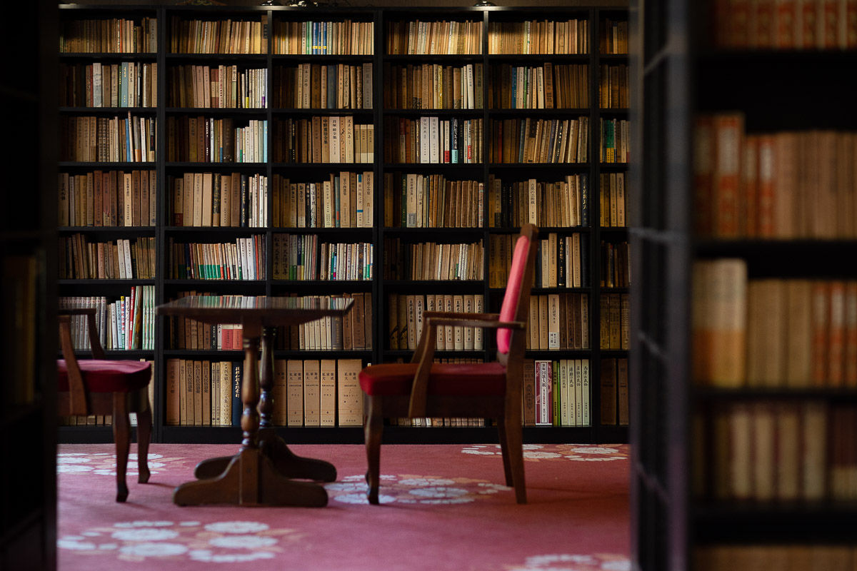 奥道後壱湯の守の湯の山図書館