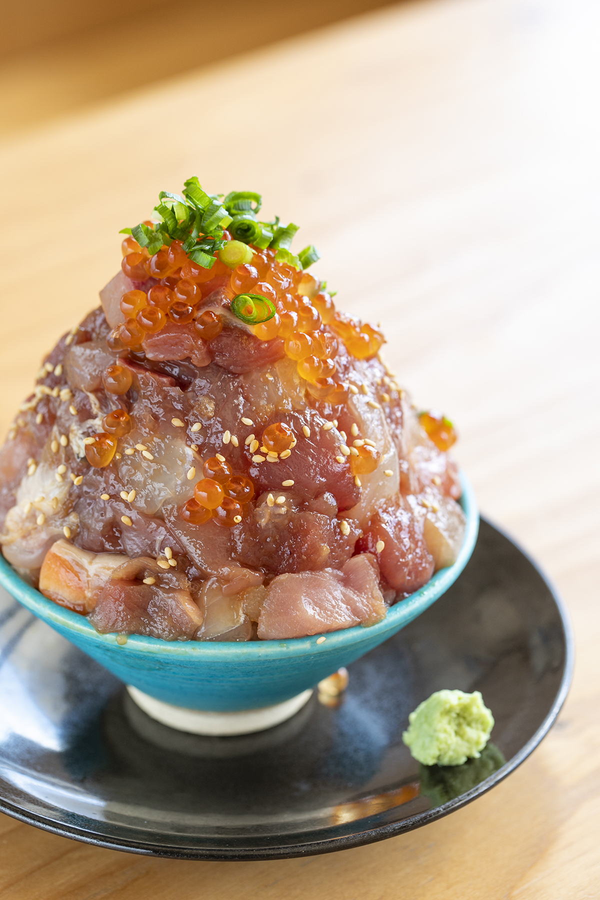 道の駅くるくる なるとにある大渦食堂名物の海鮮てっぺん丼