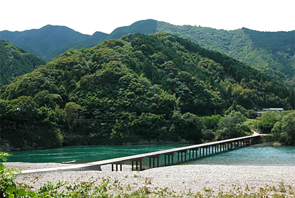 四万十川に架かる勝間沈下橋