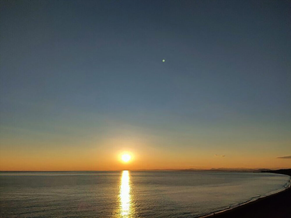 赤野休憩所から見える沈む夕日