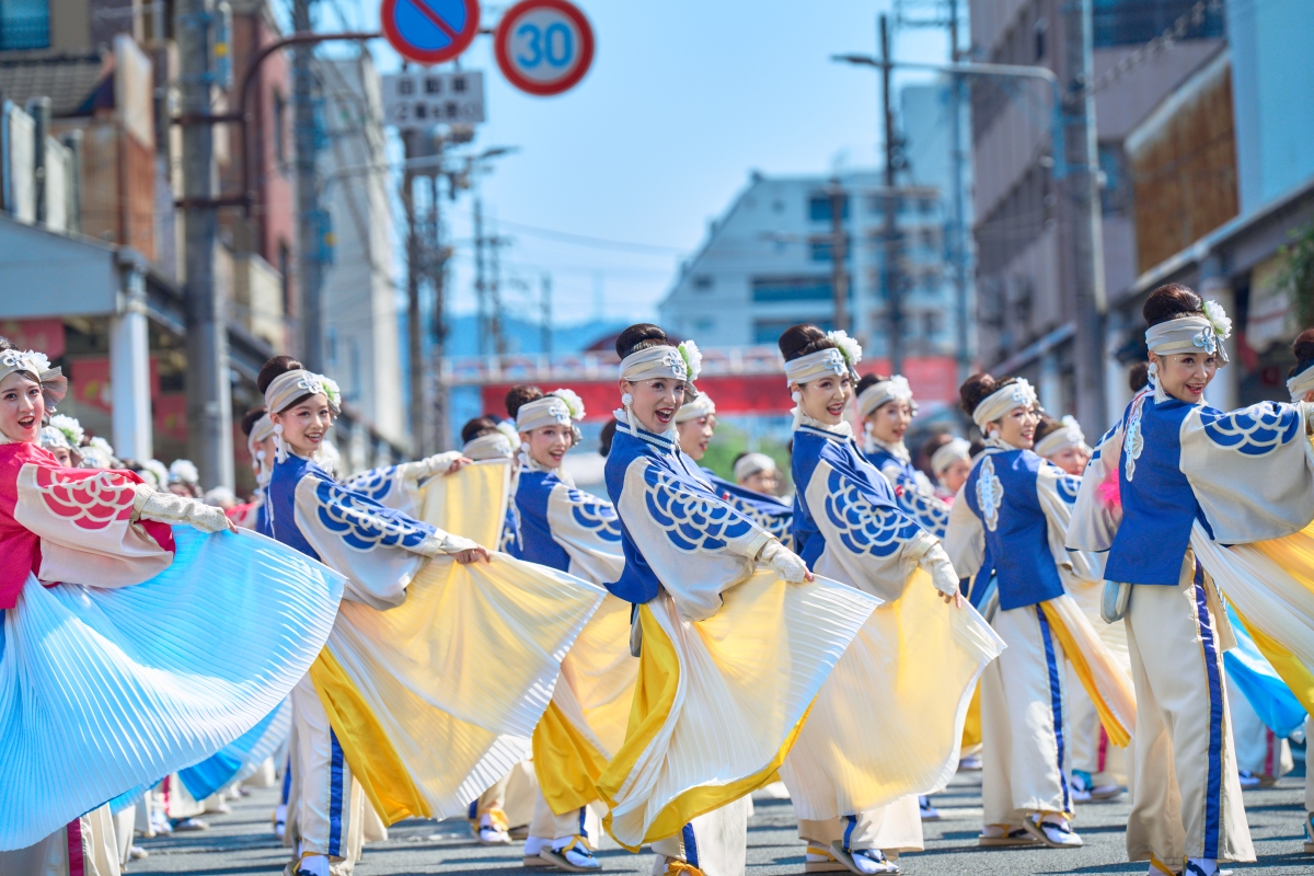 色鮮やかな「よさこい踊り」のチーム衣装