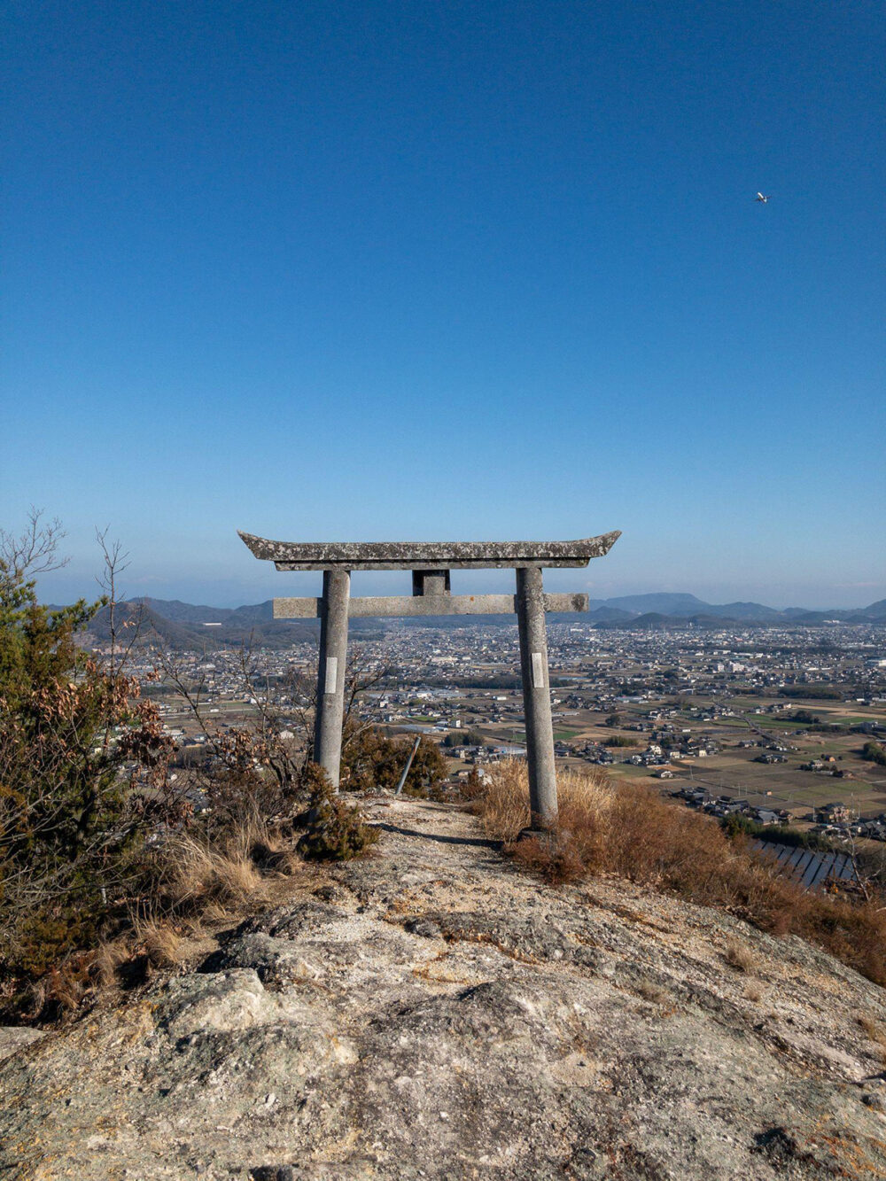 嶽山の山頂にある天空の鳥居