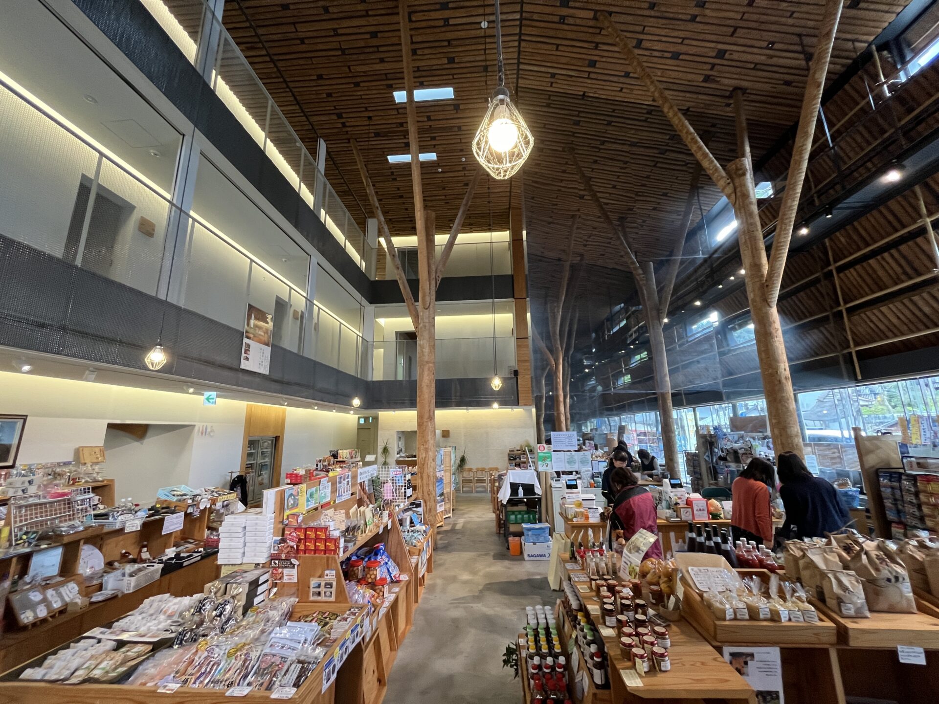 梼原町の食材や加工品が並ぶまちの駅 「ゆすはら」