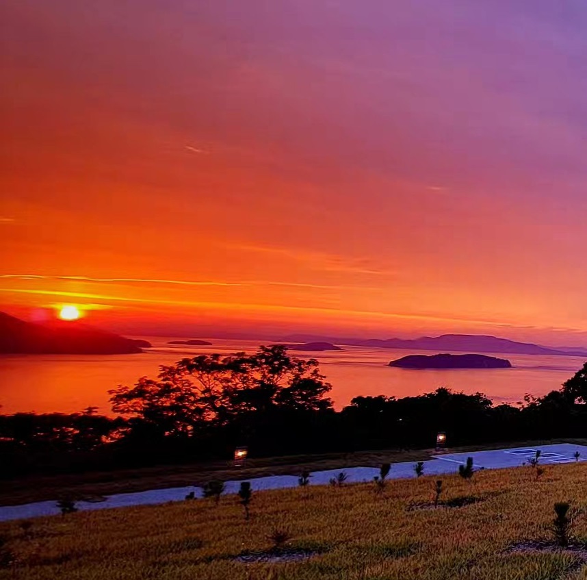 大串半島に広がる夕焼け空と瀬戸内海