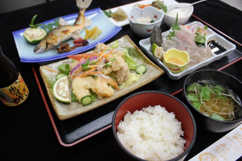 川魚とユズを存分に堪能できるうまじ温泉の夕食