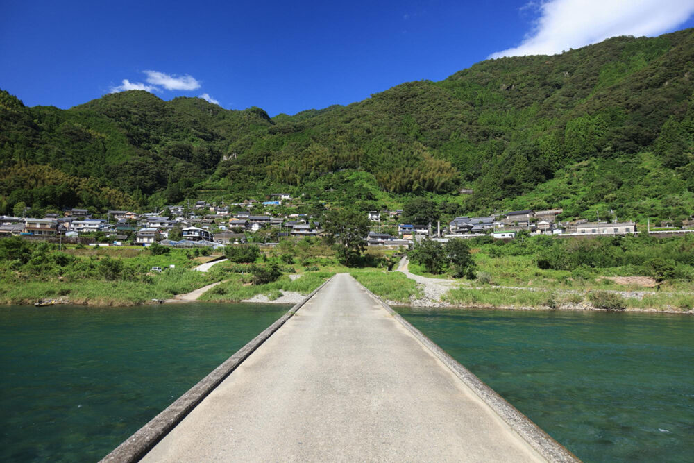 欄干のない浅尾沈下橋