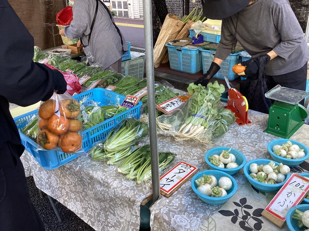 日曜市で売られている地場産の野菜