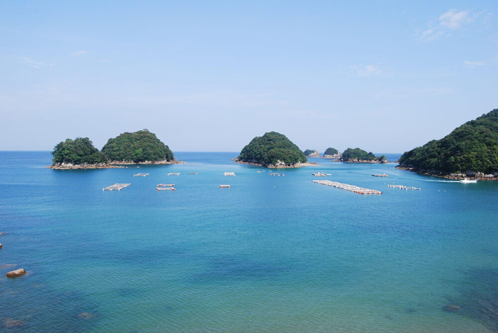 いくつもの島が浮かぶ水床湾