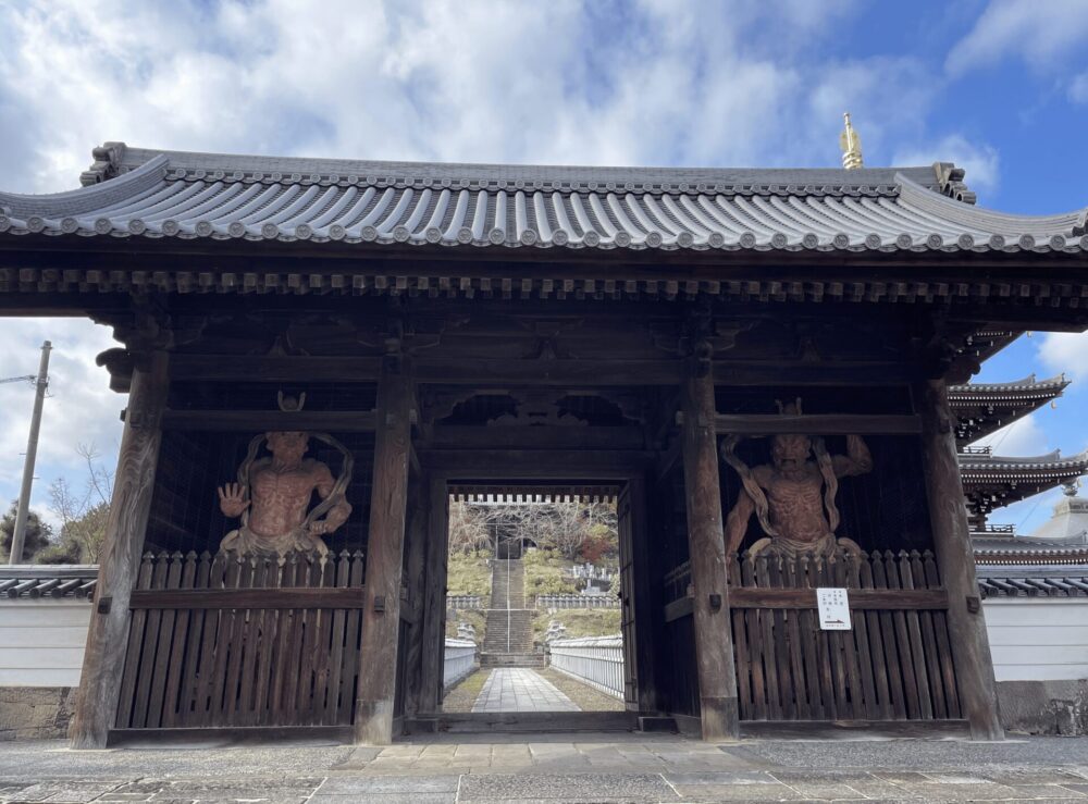 高松藩主松平家の菩提寺である法然寺