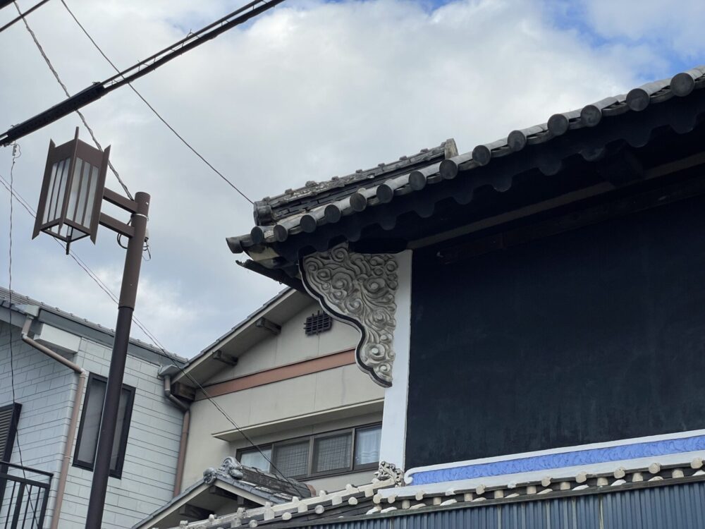 民家の屋根の装飾・うだち