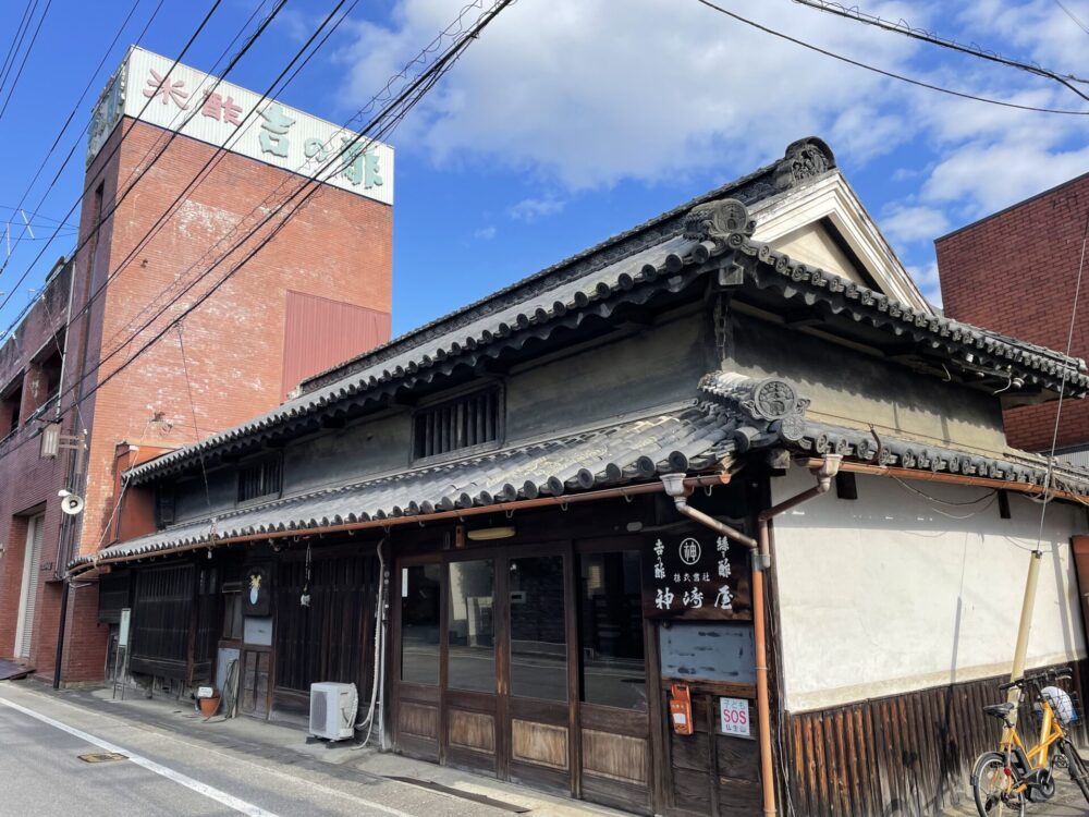 仏生山の老舗醸造所・神崎屋のたたずまい