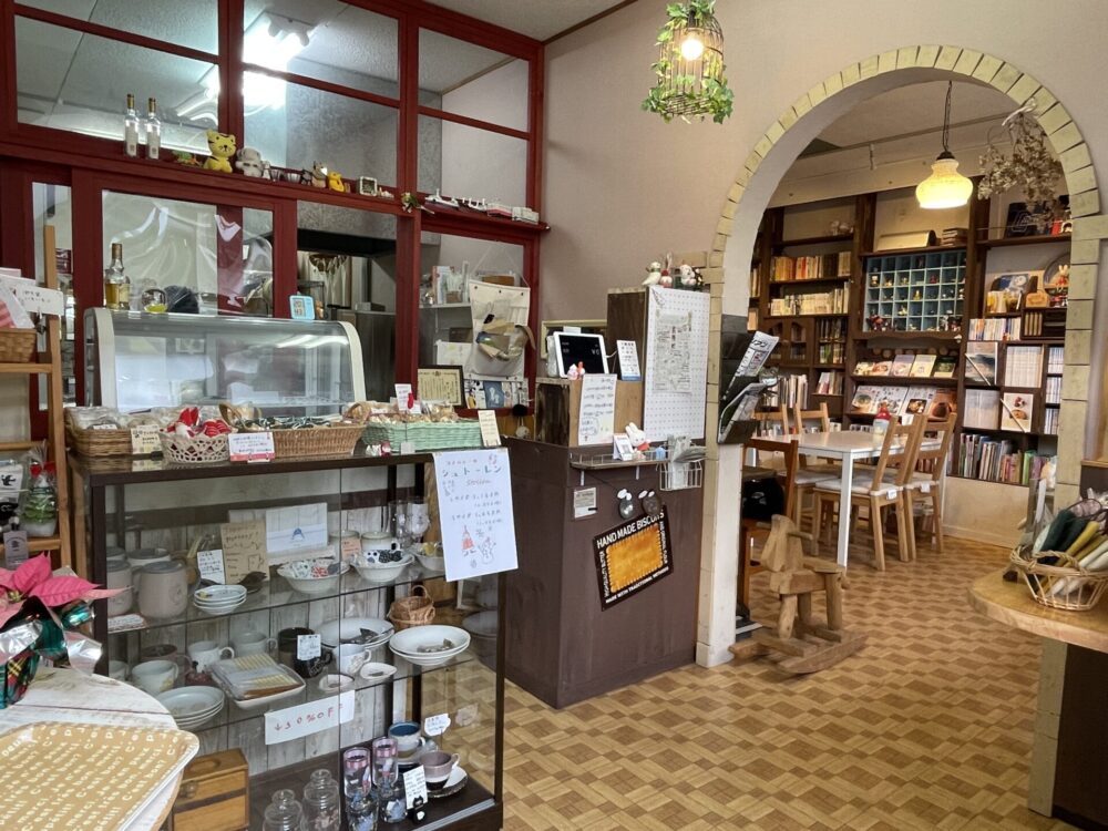 仏生山駅近くのカフェ・コメルシーの台所店内