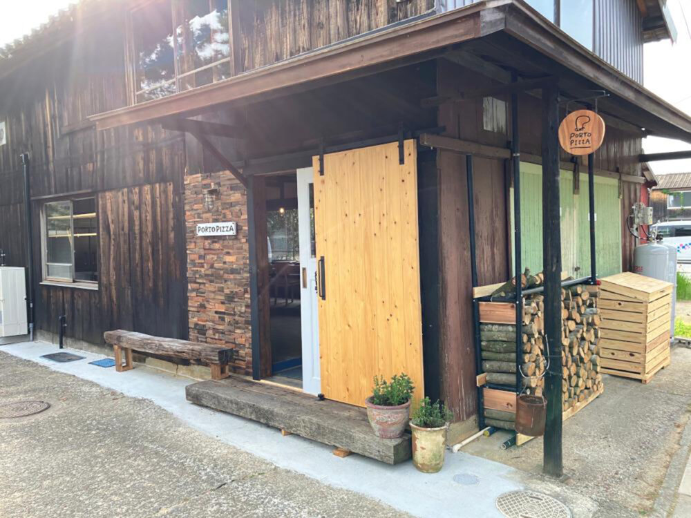 PORTO PIZZAの趣ある外観