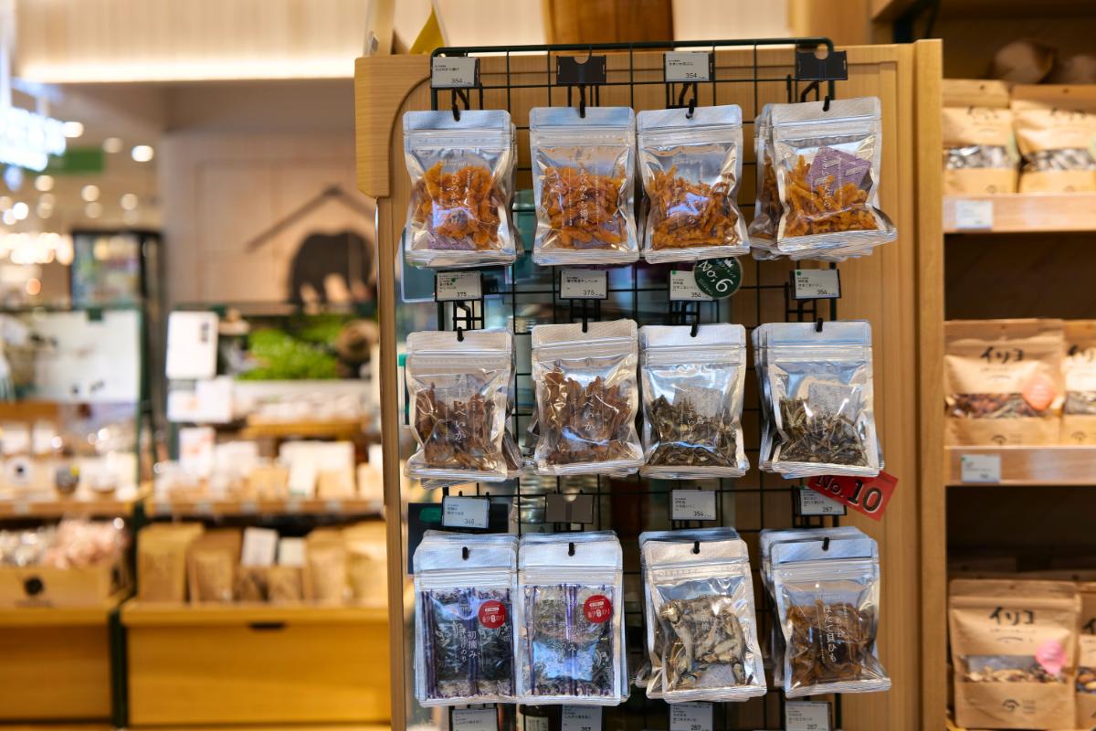 高松の老舗・佐々木進商店の「干しべいか」