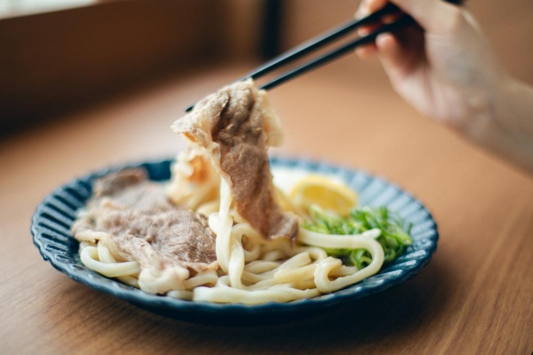 キッチンせとうちのおすすめメニュー 香川県産オリーブ牛ぶっかけ讃岐うどん