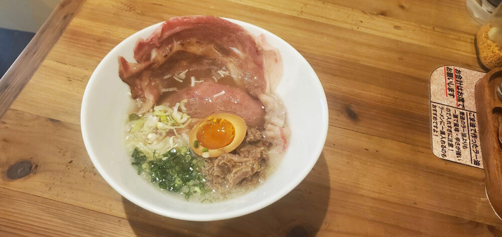 香川のブランド牛を食べるなら「炙りオリーブ牛特製牛だしラーメン」