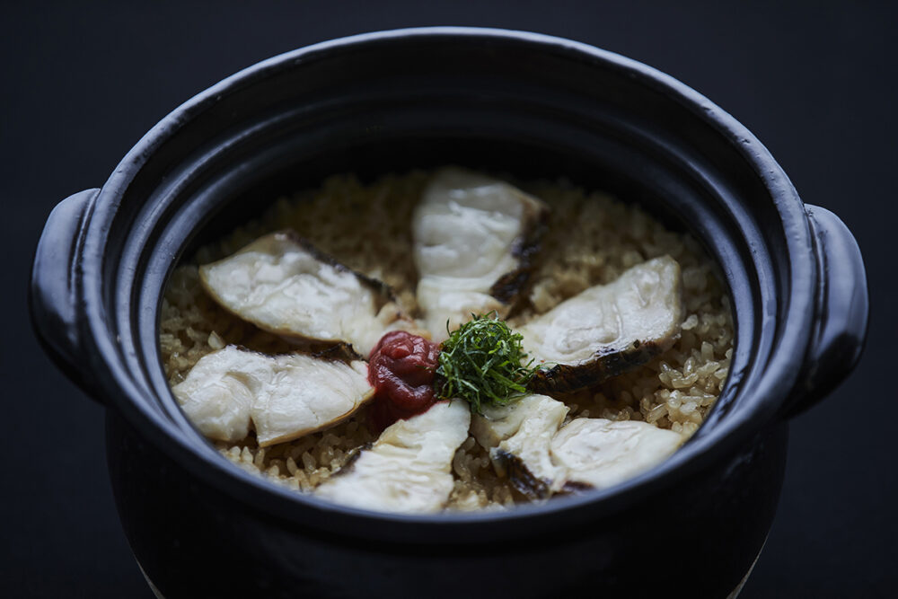 愛媛の食材にこだわった料理が振舞われる