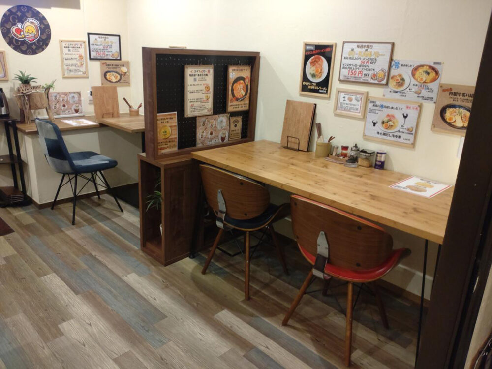カフェライクな店内