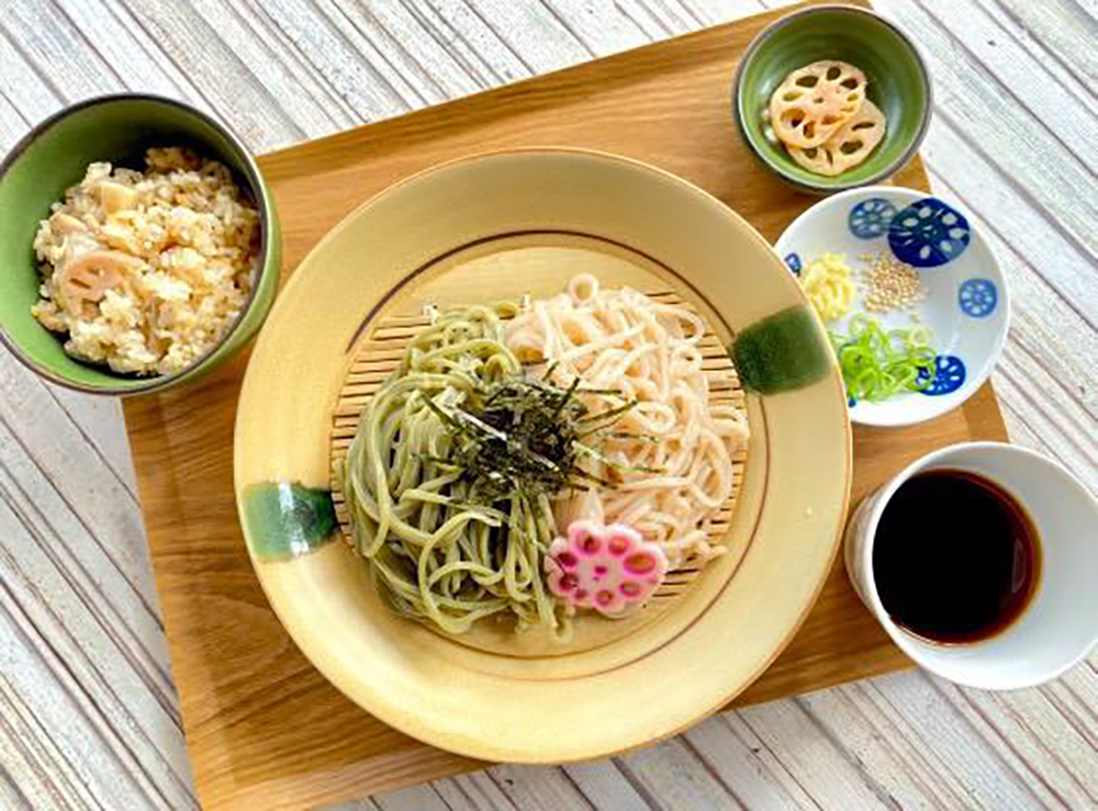 通常メニューのれんこんうどん・ケールうどん