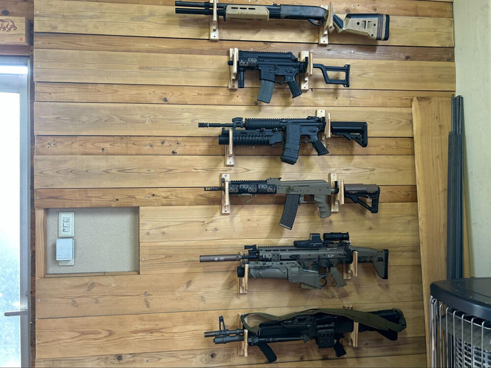ブライアンさんが趣味のサバイバルゲームで使う専用銃
