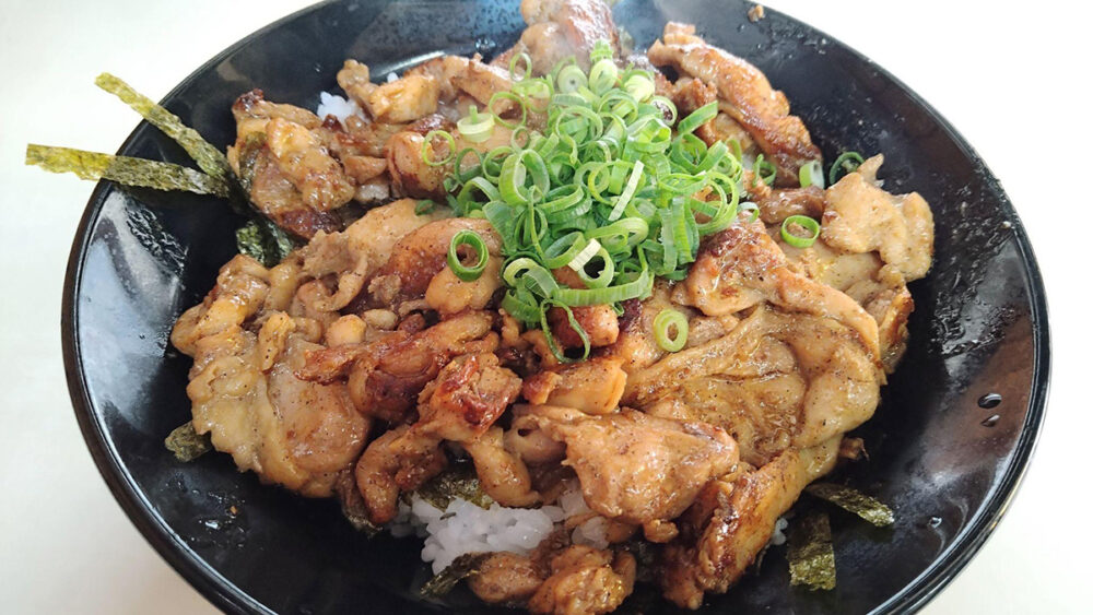 香川発祥のスタミナ系ご当地グルメ・かしわバター丼