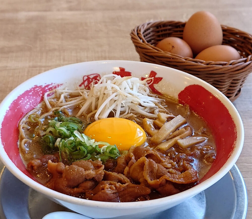 東大ラーメンと無料トッピングの卵