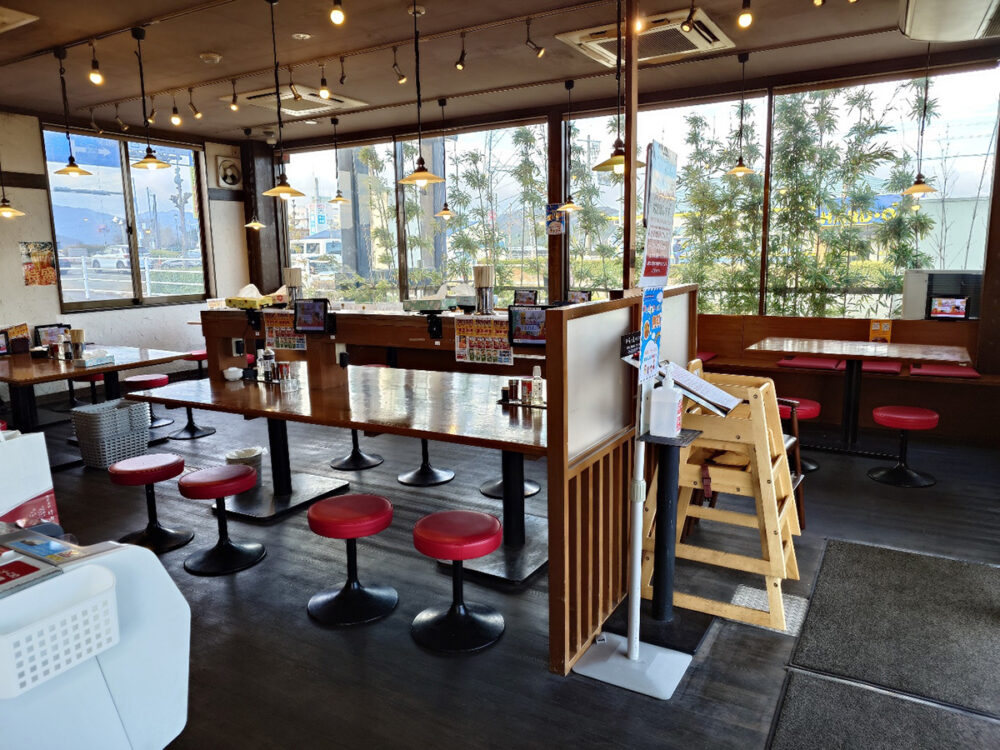 ラーメン東大沖浜店の内観