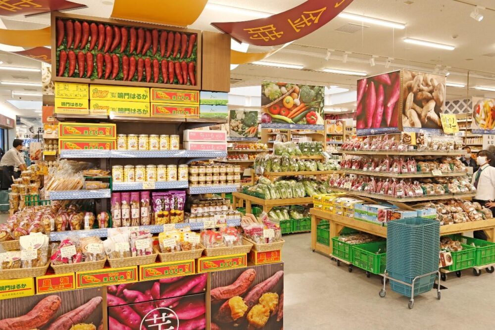 道の駅くるくる なると店内の売り場