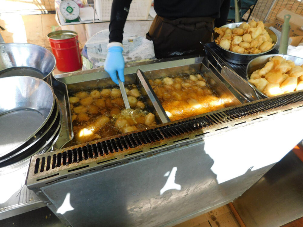 その場で揚げたてが食べられるいも天