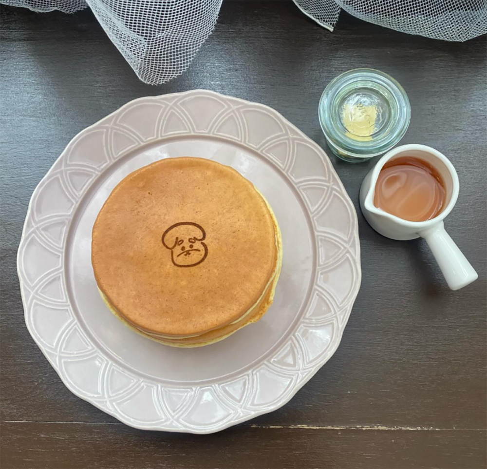 「喫茶ぺい」の焼き印入りホットケーキ