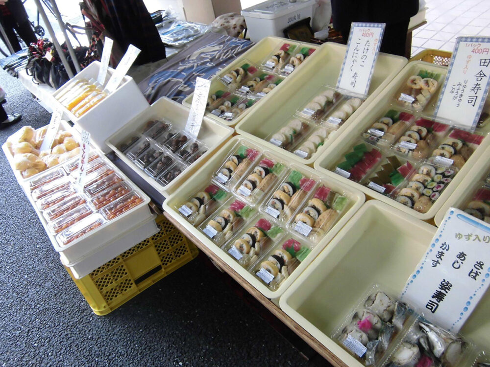 野菜やこんにゃくを使った郷土料理・田舎寿司