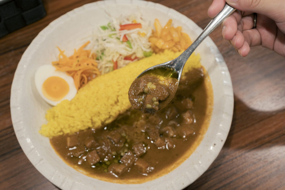 季節限定の梼原産の山椒を使ったカレー