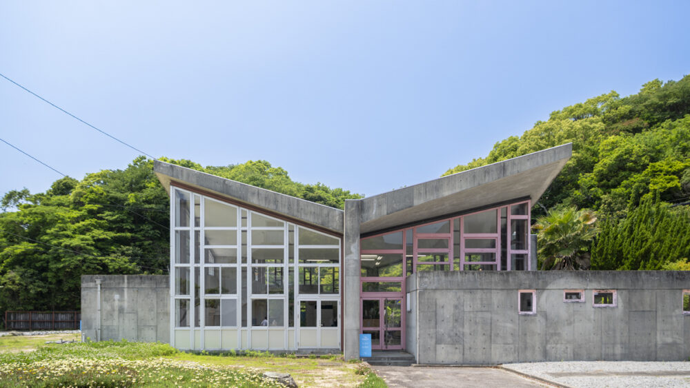 ガラス窓が特徴的な旧・瀬戸幼稚園
