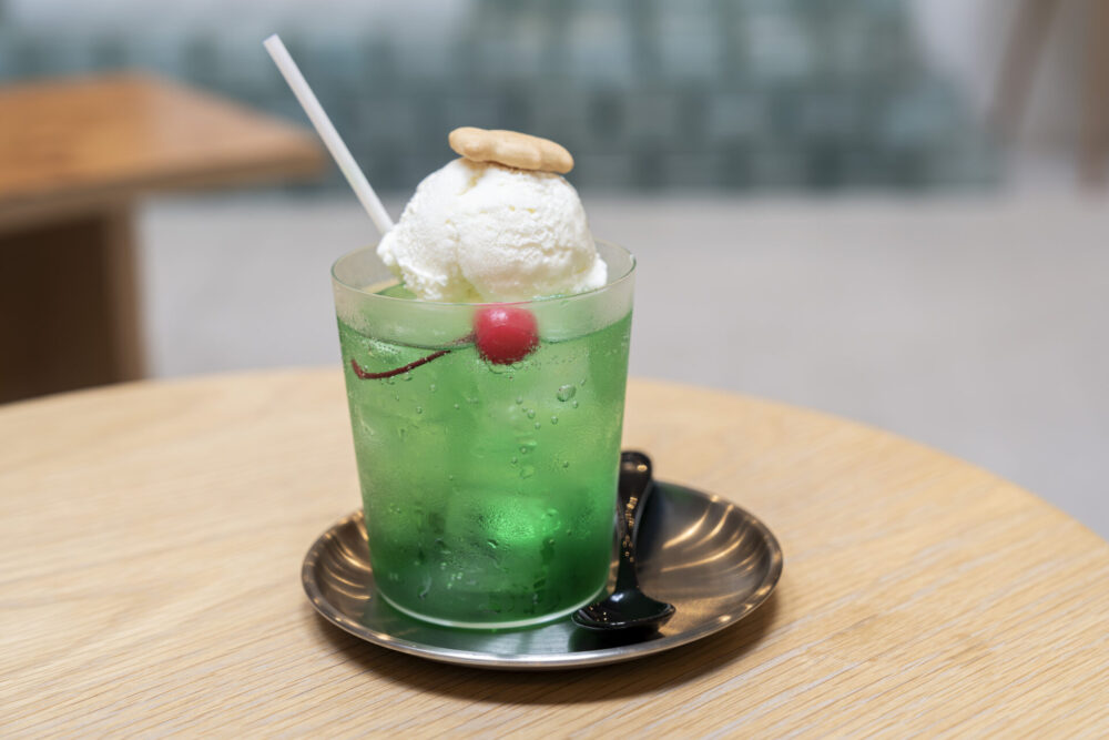 昔ながらな見た目の銭湯のクリームソーダ
