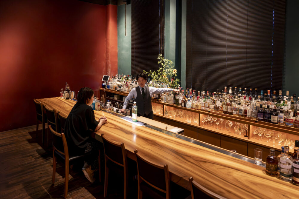 150~200種類のクラフトジンを楽しめる「Bar MIYAO」