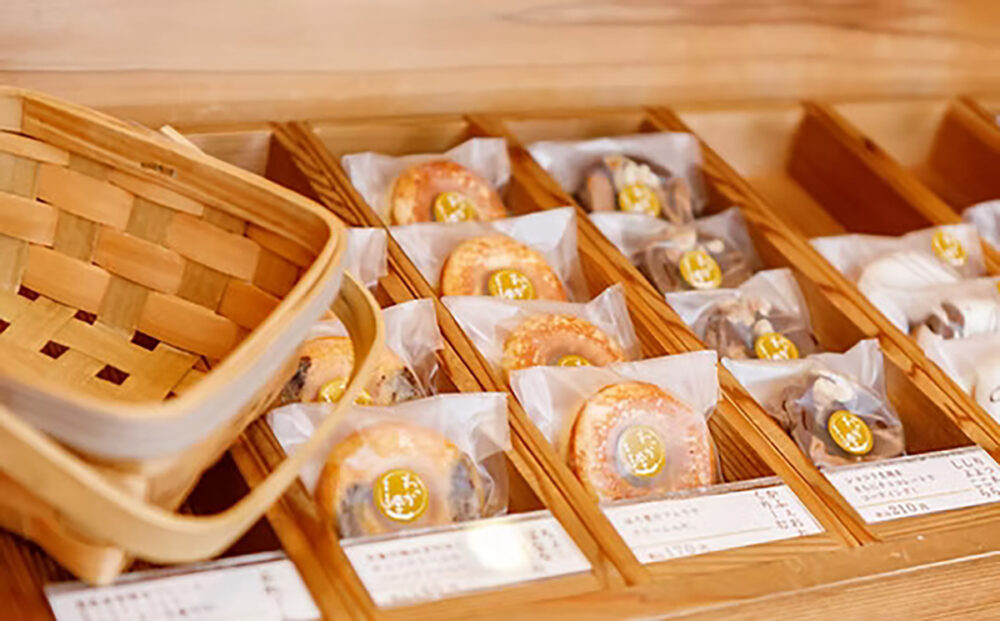 店頭で小売りされているわっか堂のドーナツ