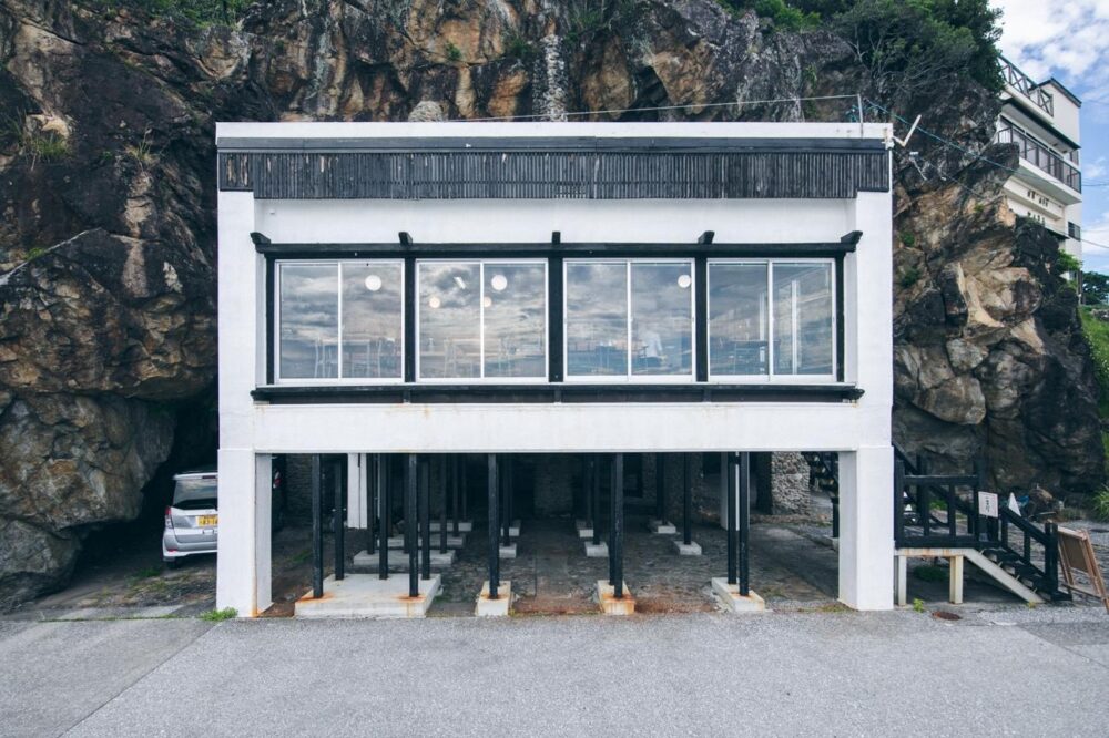 海辺の料理店 一音灯の外観