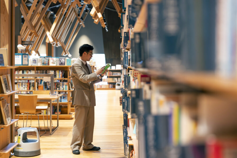 ２階にも蔵書がずらり