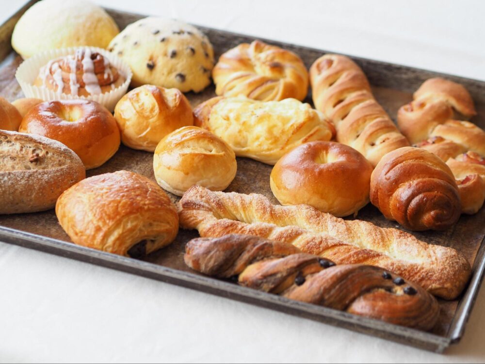 カフェ モネの家・手づくり工房の様々な種類のパン