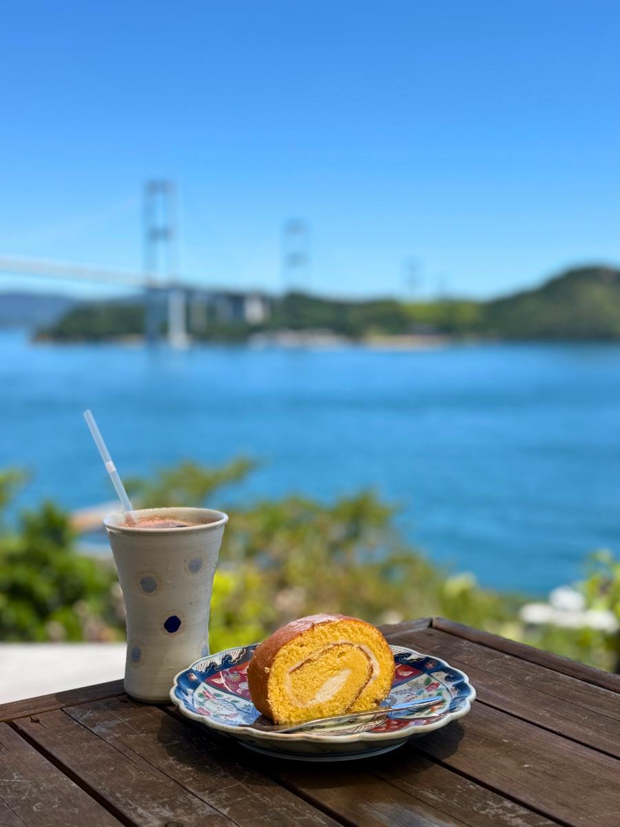 スマホで絶景とスイーツを撮影（Photo by Natuorhythm）
