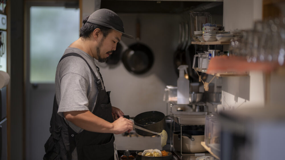 店主の独創性が発揮される月替りスパイスカレー