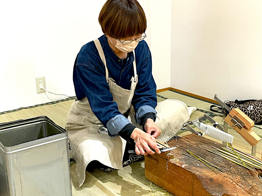 職人によるうちわ作りの実演