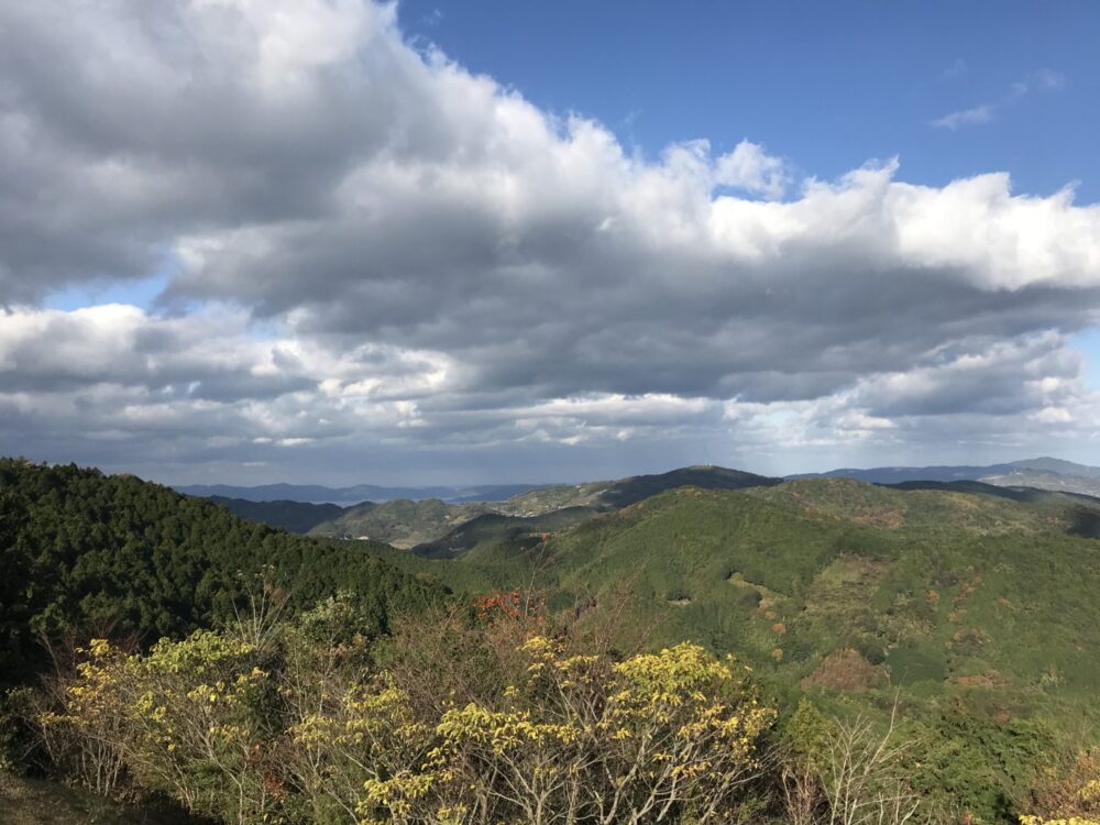 八幡浜街道笠置峠越から八幡浜市側を眺めた風景