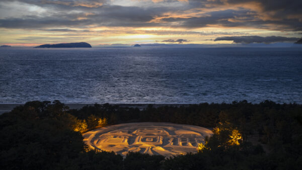 日没直後の銭形砂絵