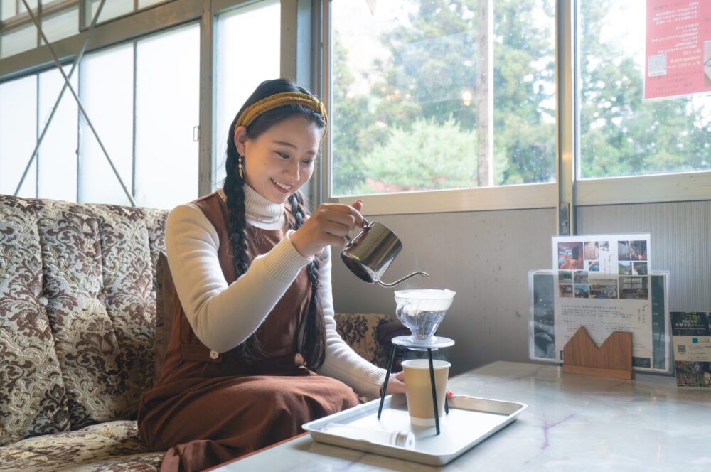 カフェで自家焙煎コーヒーのドリップ体験