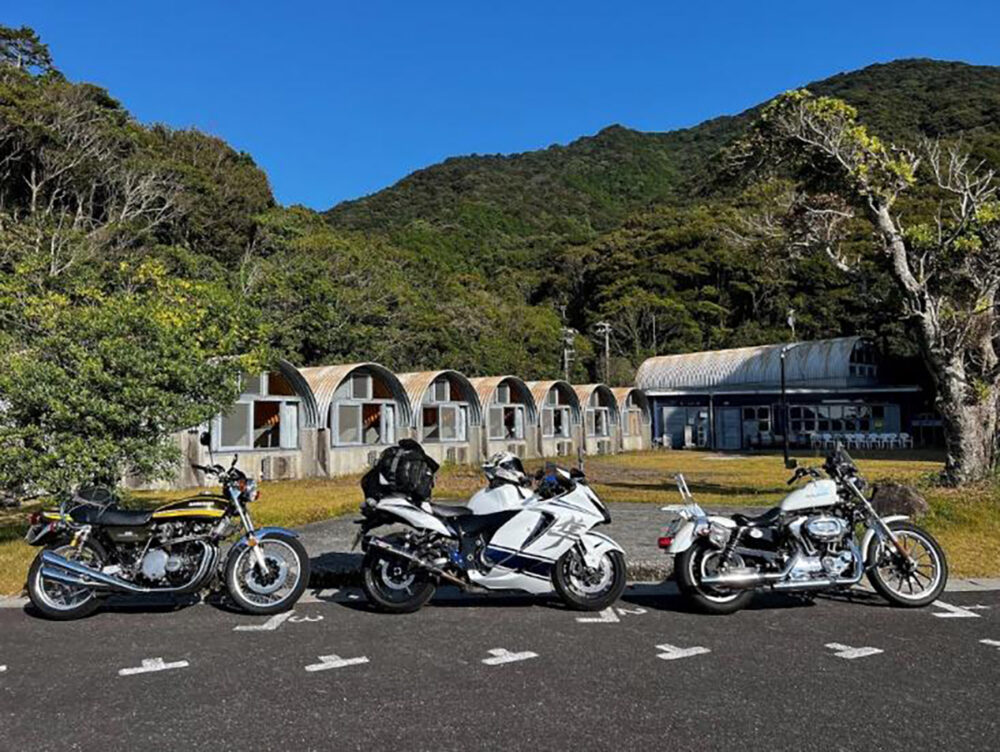 ライダーズイン中土佐でバイクを並べて記念撮影