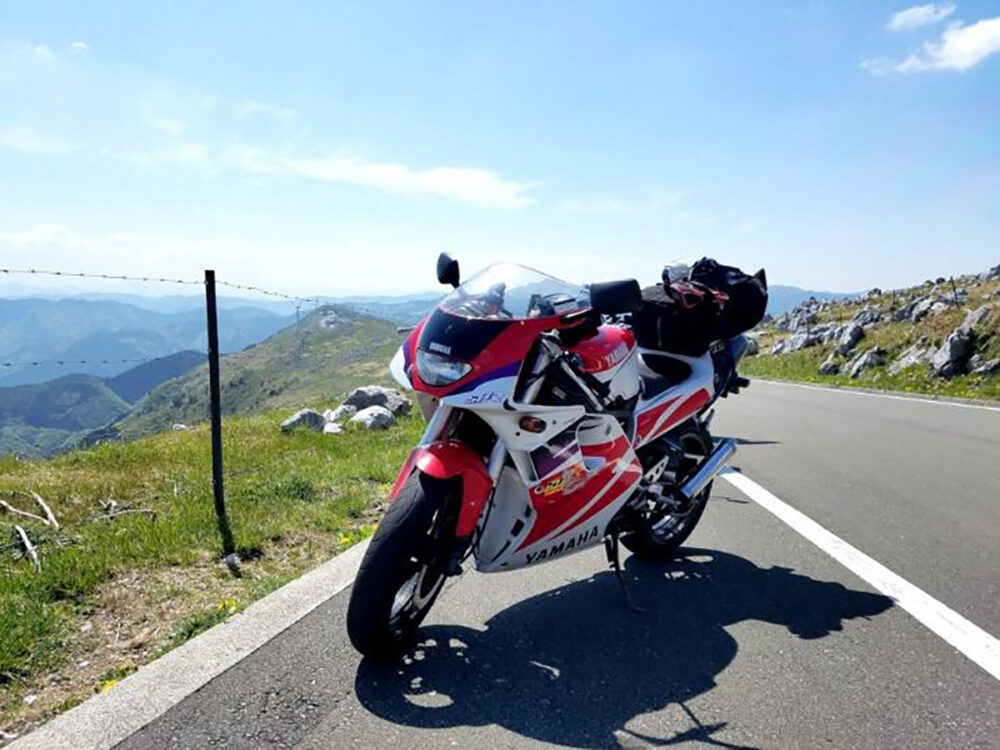 バイクと絶景が広がる四国カルスト