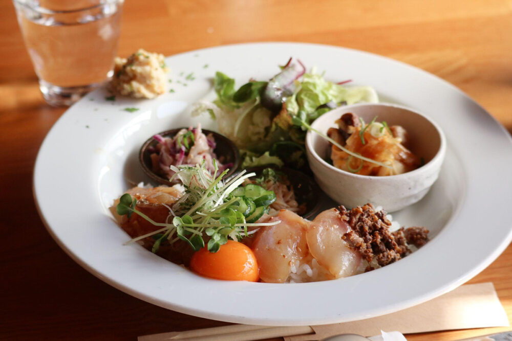 新鮮な食材を使ったniccoの日替わりランチプレート